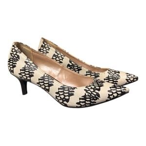 Women's Dexflex Comfort Pointed Toe Kitten Heel Black And White Size 7